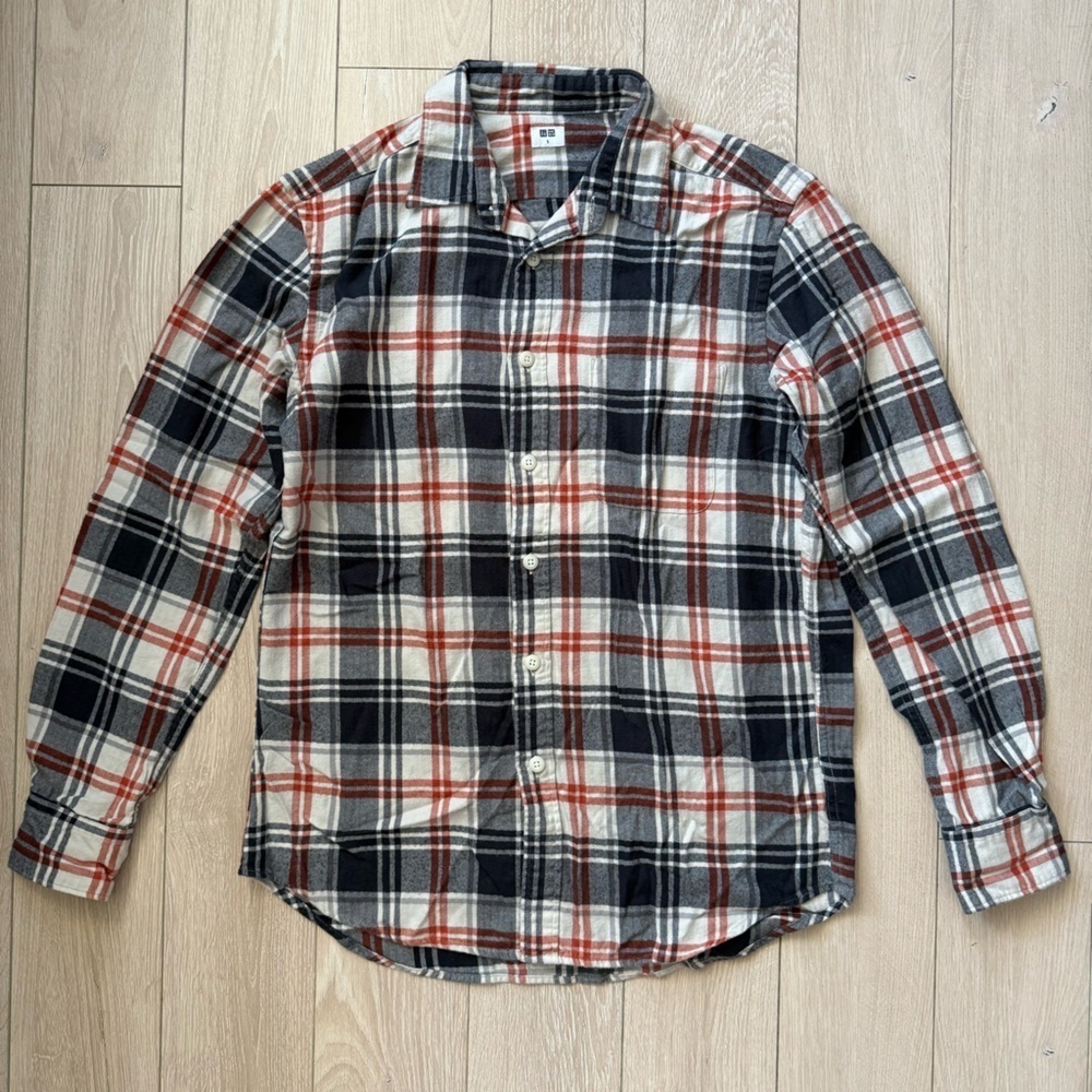 Uniqlo Men's Plaid Flannel Shirt in Navy & Orange Size Small